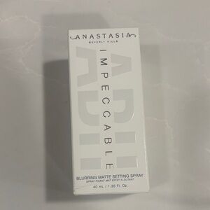 Anastasia Beverly Hills Impeccable Blurring Matte Spray